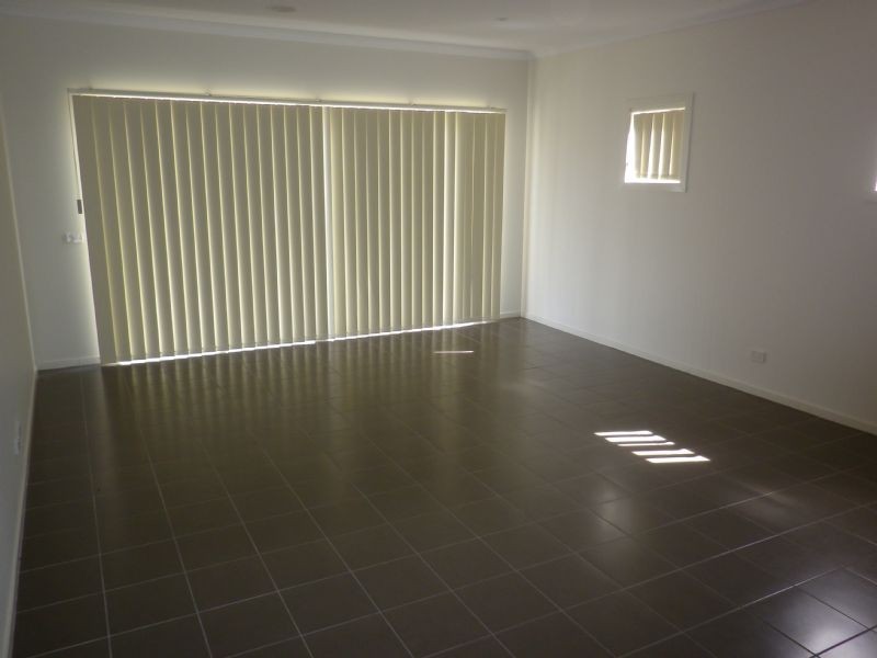 4 Hawksbury Green, Caroline Springs VIC 3023