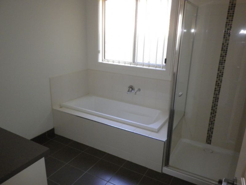 4 Hawksbury Green, Caroline Springs VIC 3023