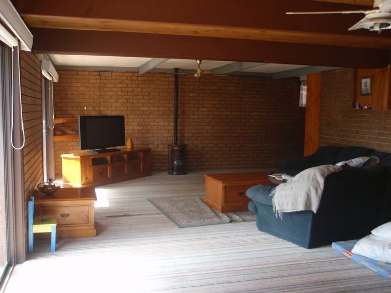 106 Millbank Drive, Deer Park VIC 3023