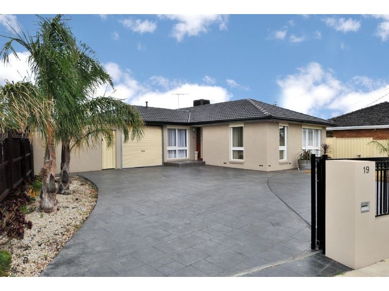 19 Aycliffe Drive, Deer Park VIC 3023