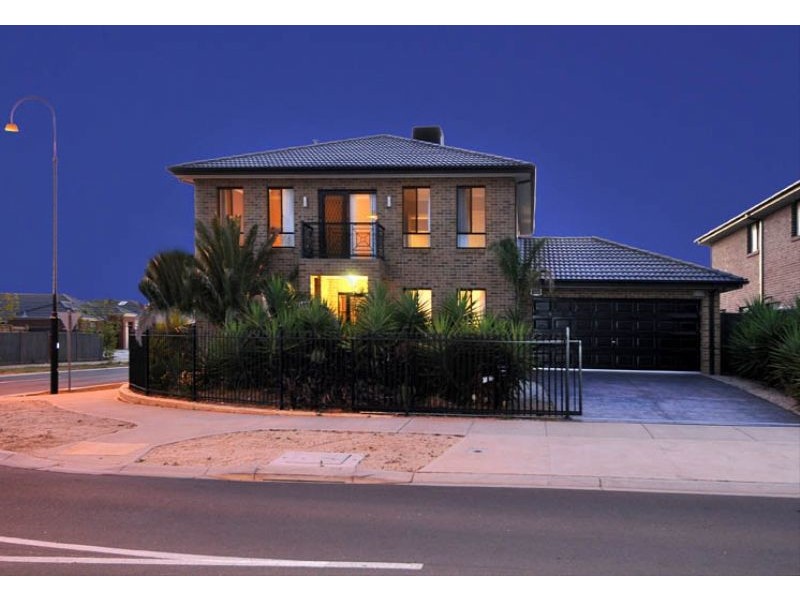 1 Dobell Crescent, Caroline Springs VIC 3023