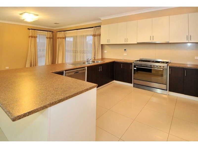 1 Dobell Crescent, Caroline Springs VIC 3023