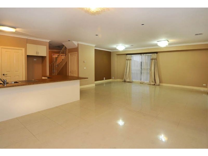 1 Dobell Crescent, Caroline Springs VIC 3023