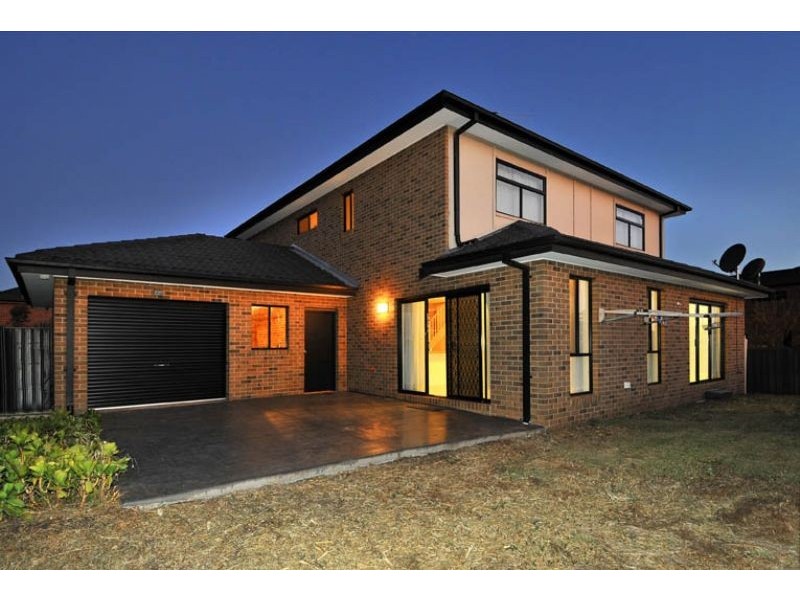 1 Dobell Crescent, Caroline Springs VIC 3023