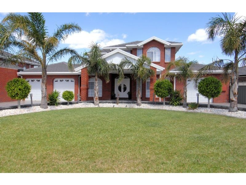 8 Upton Drive, Hillside VIC 3037