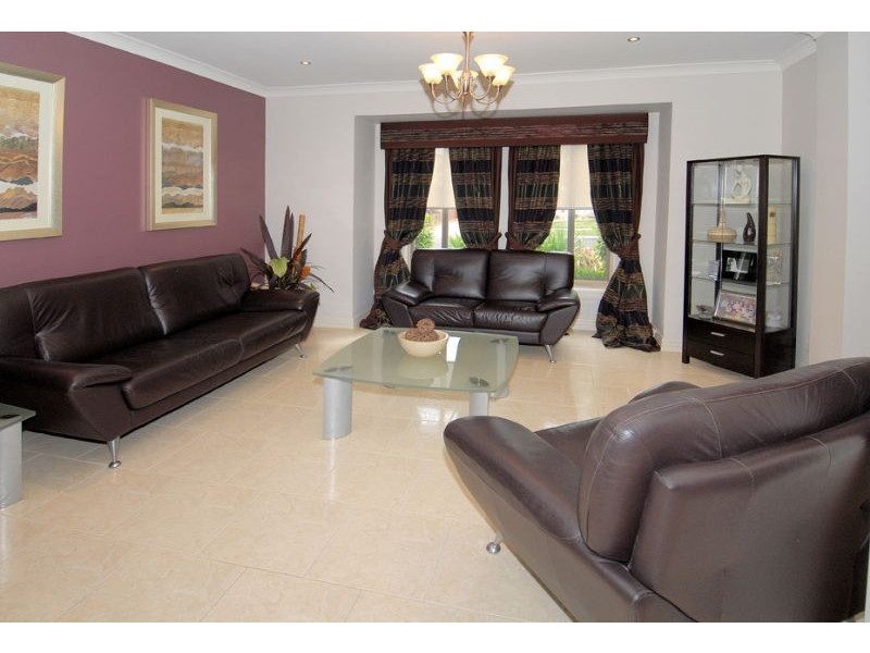 28 Wellington Drive, Hillside VIC 3037