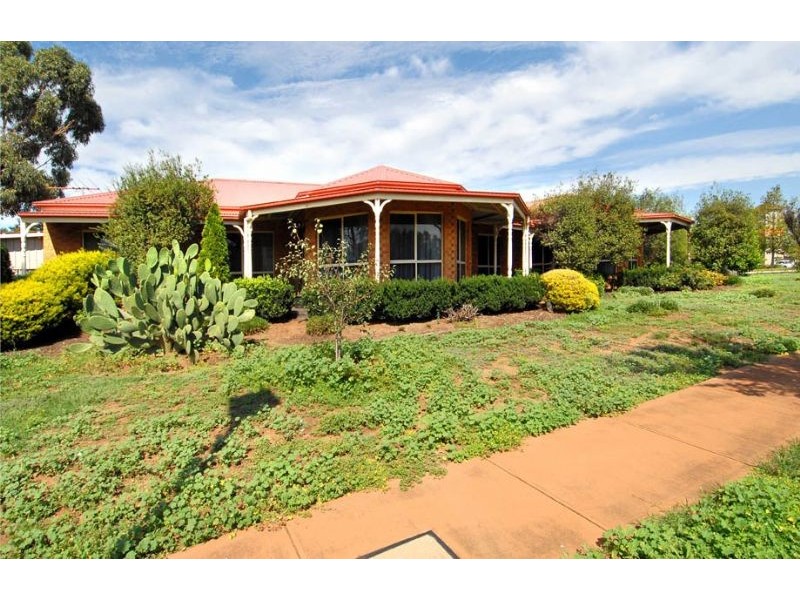 26 Caroline Springs Boulevard, Caroline Springs VIC 3023