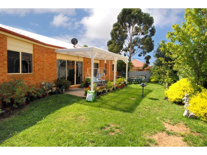 26 Caroline Springs Boulevard, Caroline Springs VIC 3023
