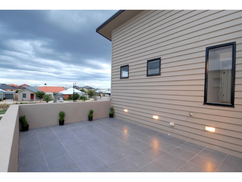 30 Central Park Way, Caroline Springs VIC 3023