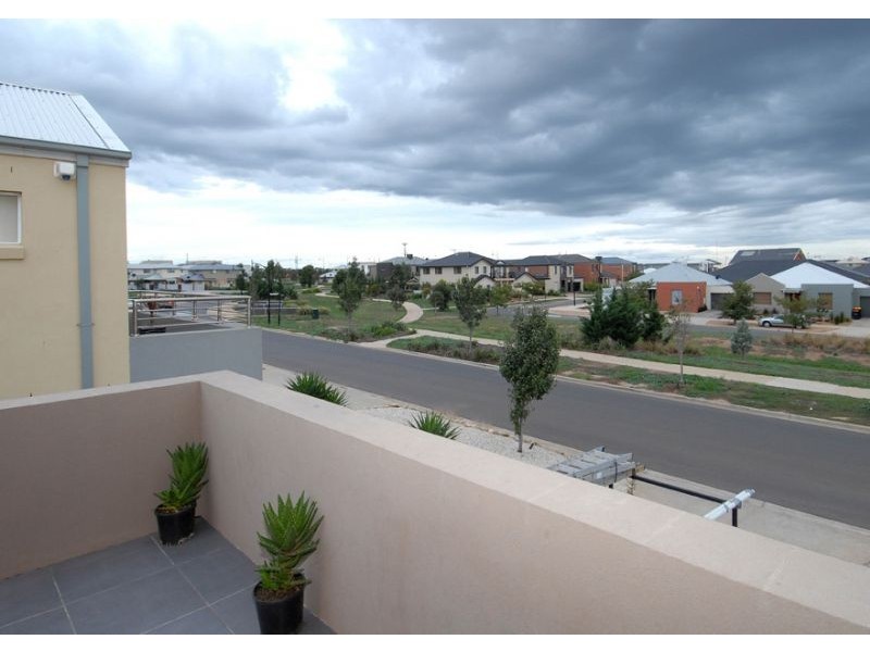 30 Central Park Way, Caroline Springs VIC 3023