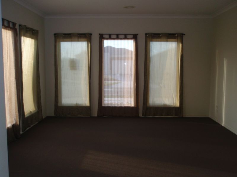 10 Old Course Cresent, Deer Park VIC 3023