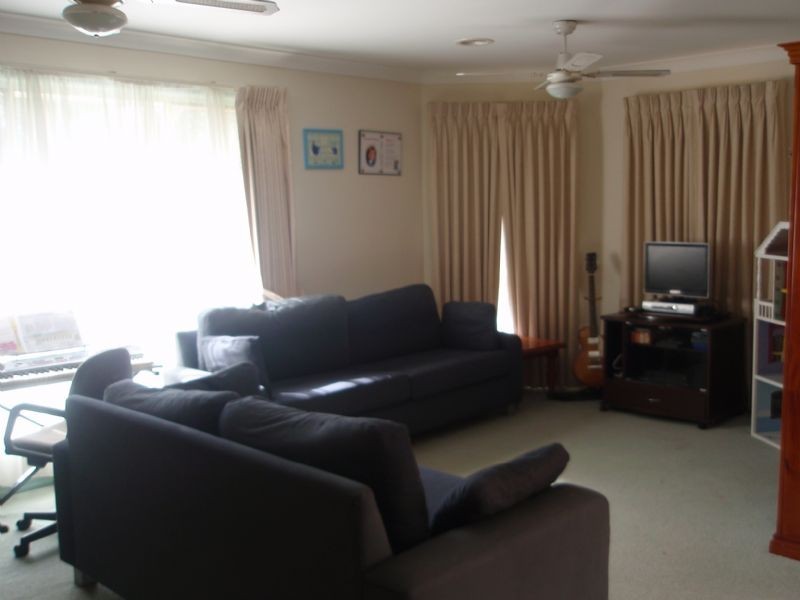 24 Daylesford Cresent, Caroline Springs VIC 3023