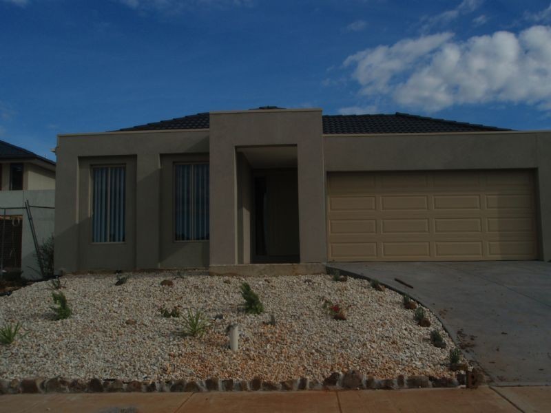 6 Goodenia Way, Caroline Springs VIC 3023