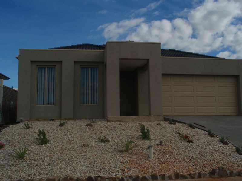 6 Goodenia Way, Caroline Springs VIC 3023