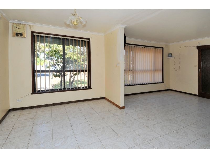 32 Newbury Street, Deer Park VIC 3023