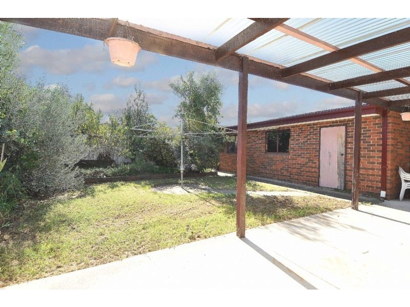 32 Newbury Street, Deer Park VIC 3023