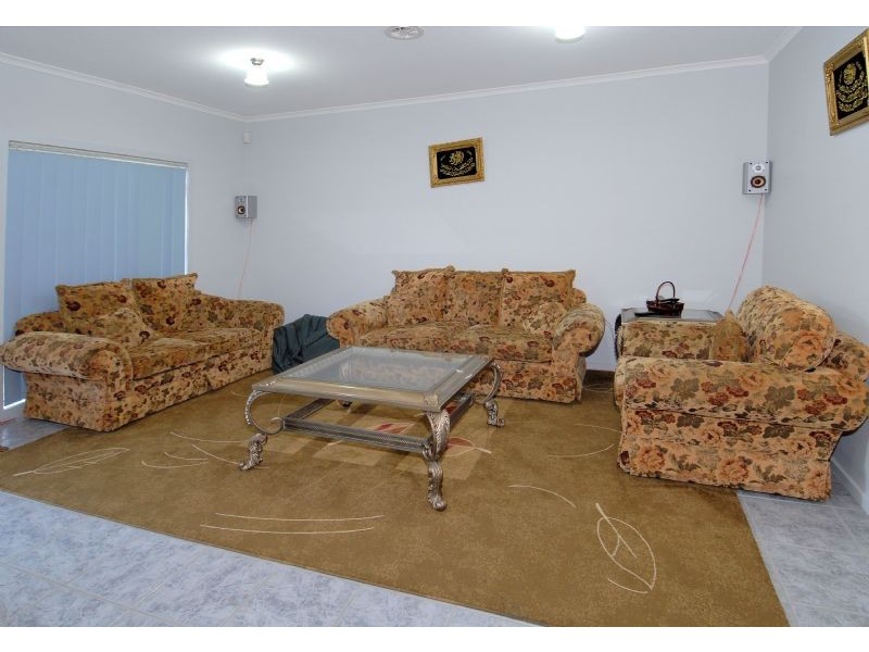 2 Lantern Court, Cairnlea VIC 3023
