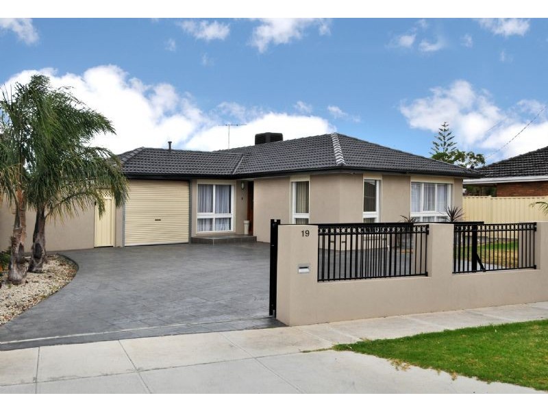 19 Aycliffe Avenue, Deer Park VIC 3023