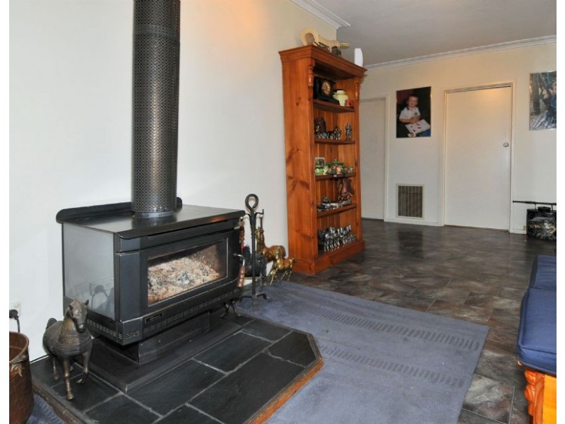 12 Wood Street, Deer Park VIC 3023