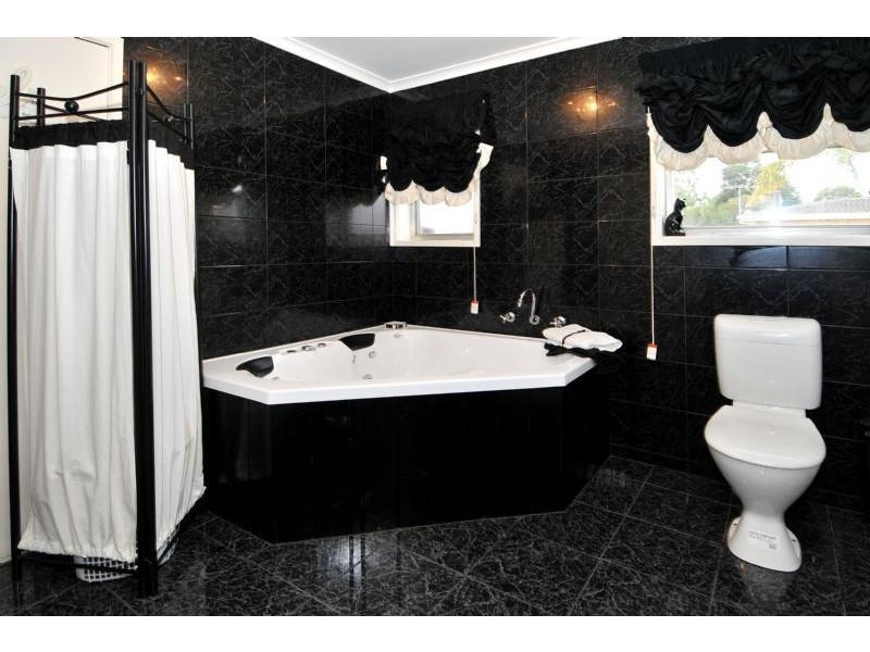 12 Wood Street, Deer Park VIC 3023