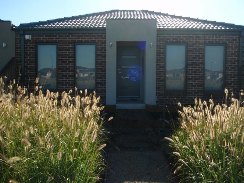 12 Earlsferry Lane, Deer Park VIC 3023