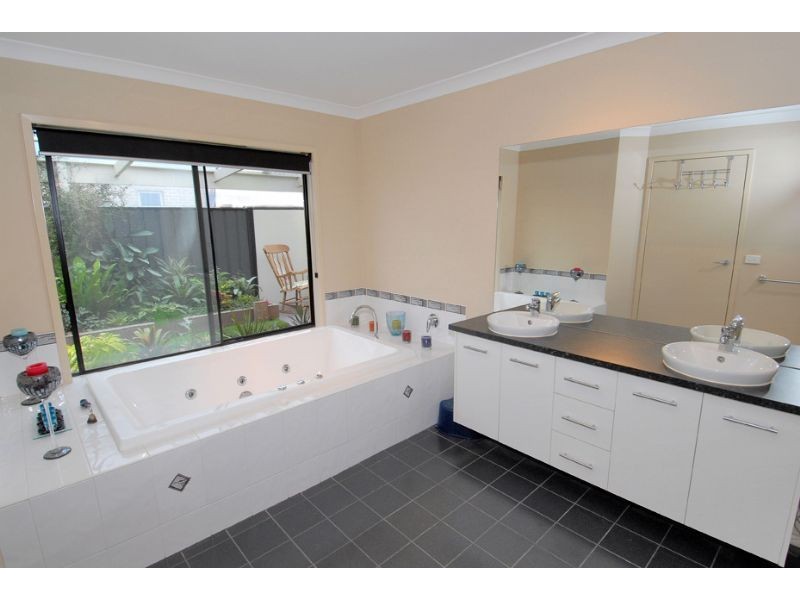 11 Chartwell Crescent, Derrimut VIC 3030