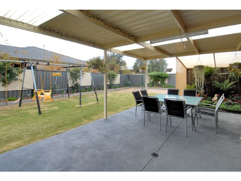 11 Chartwell Crescent, Derrimut VIC 3030