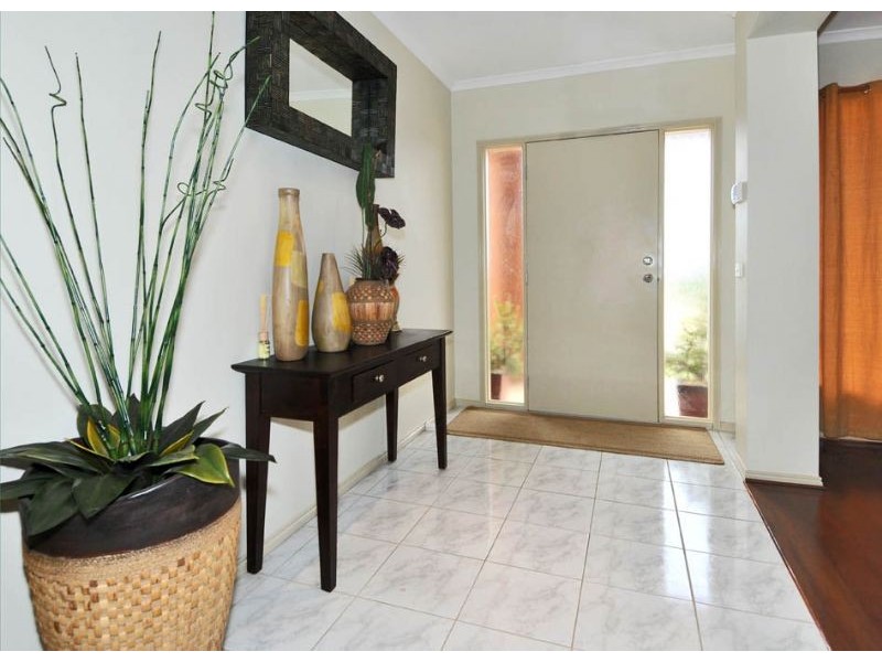 32 Pendragon Crescent, Derrimut VIC 3030