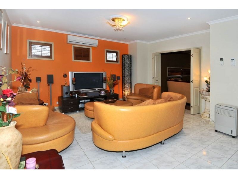 32 Pendragon Crescent, Derrimut VIC 3030