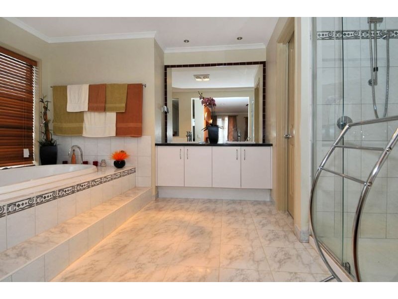 32 Pendragon Crescent, Derrimut VIC 3030
