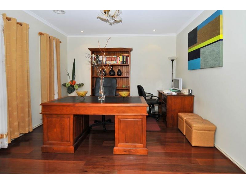 32 Pendragon Crescent, Derrimut VIC 3030