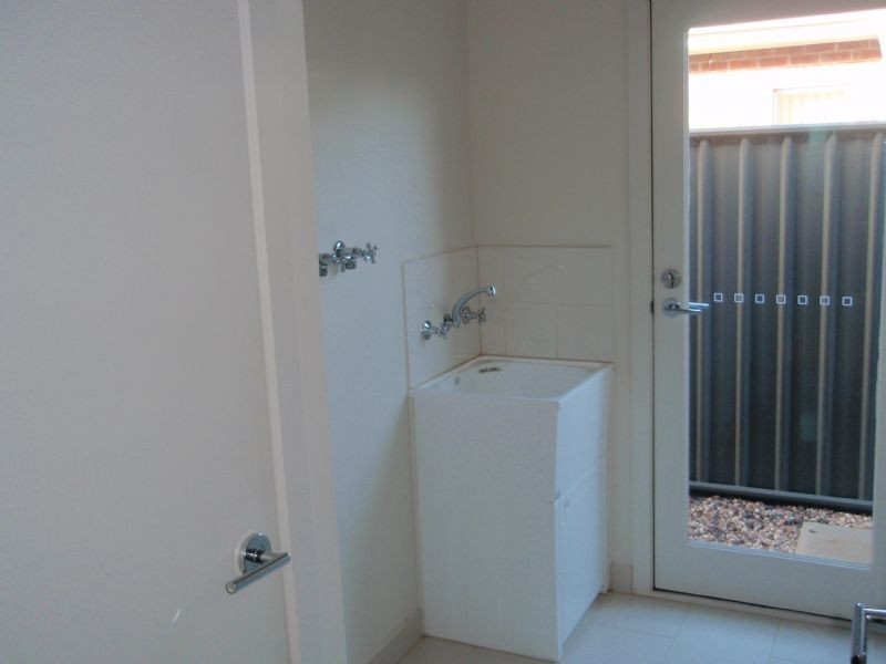 2 Emmetts Mews, Deer Park VIC 3023