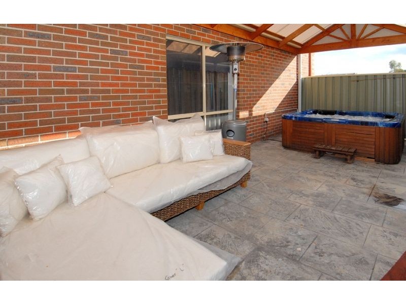 14 Stockton Drive, Cairnlea VIC 3023