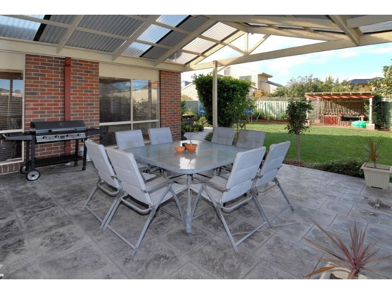 14 Stockton Drive, Cairnlea VIC 3023