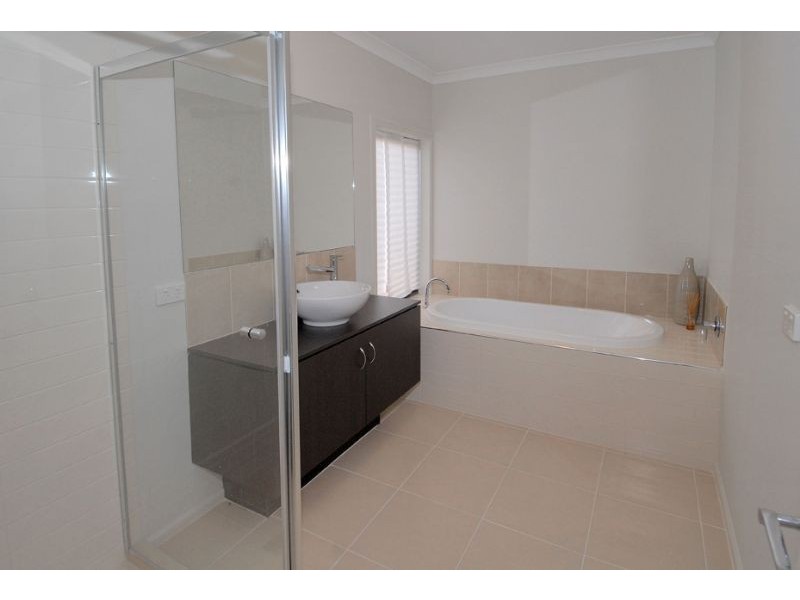 16 Hemsley Drive, Deer Park VIC 3023