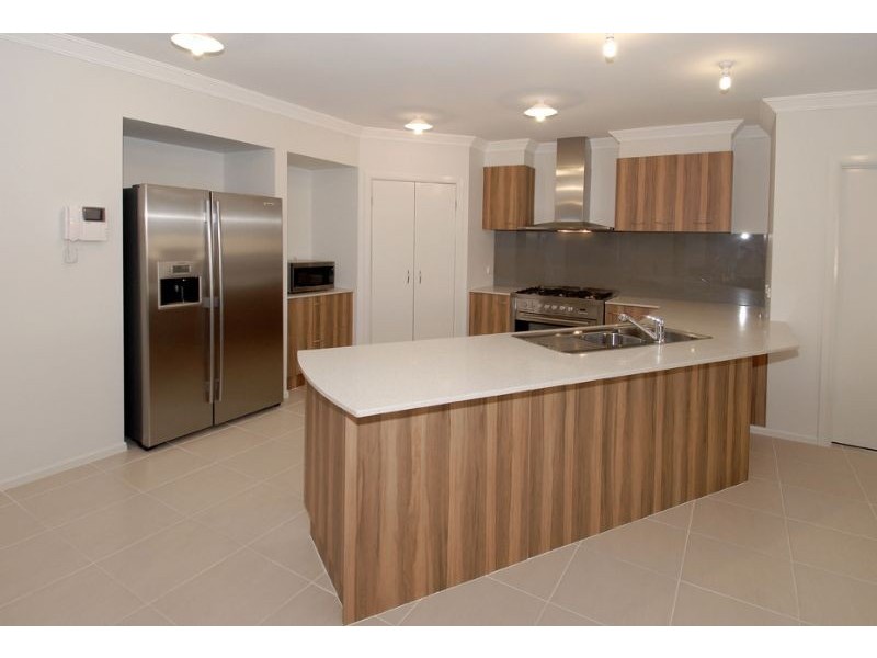 16 Hemsley Drive, Deer Park VIC 3023