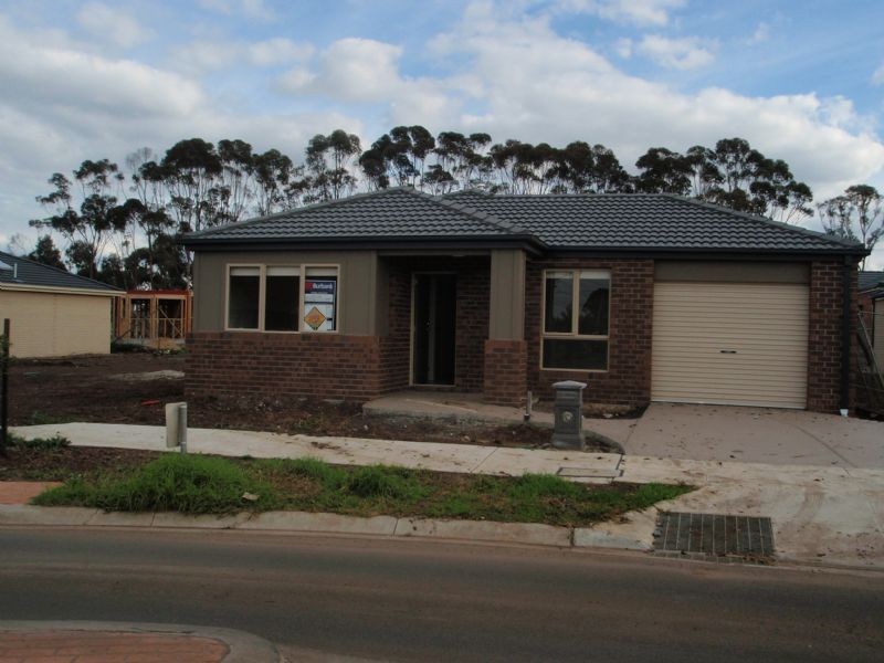 33 Levenia Street, Cairnlea VIC 3023