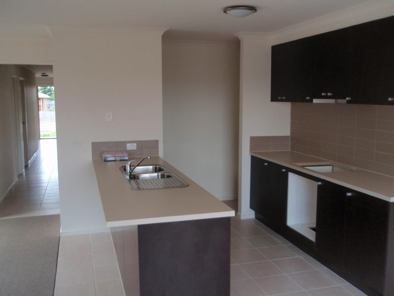 33 Levenia Street, Cairnlea VIC 3023
