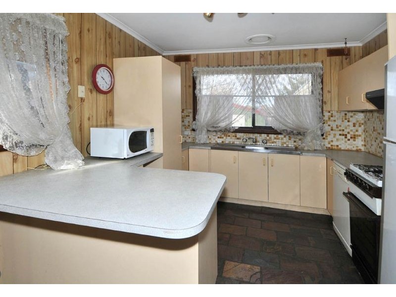 11 Throsby Crescent, Deer Park VIC 3023