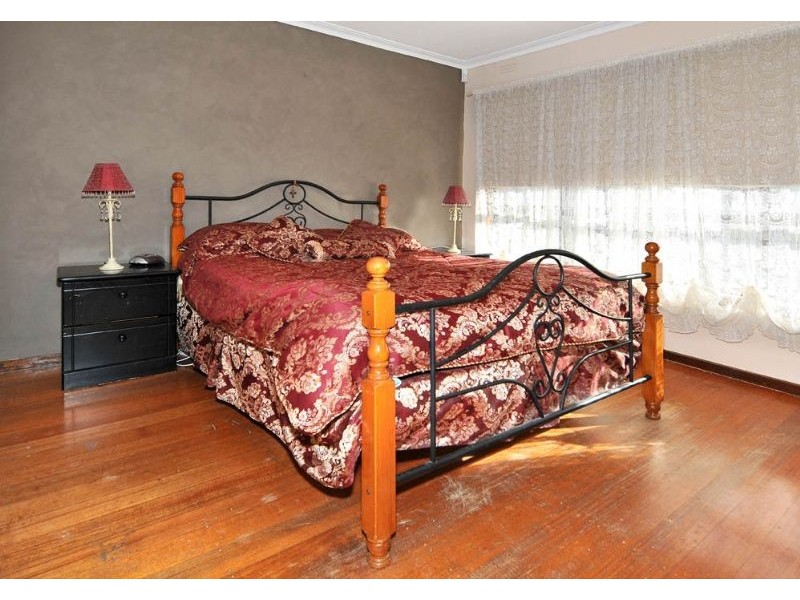 11 Throsby Crescent, Deer Park VIC 3023