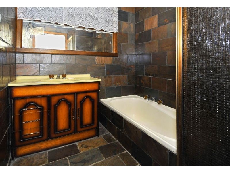 11 Throsby Crescent, Deer Park VIC 3023