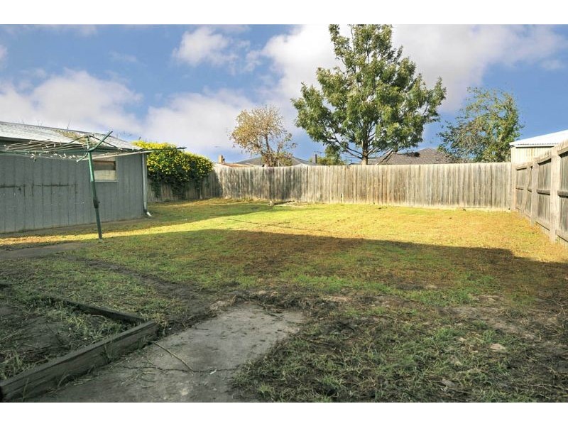 11 Throsby Crescent, Deer Park VIC 3023