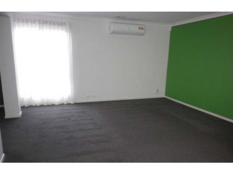 36 Erin Square, Deer Park VIC 3023