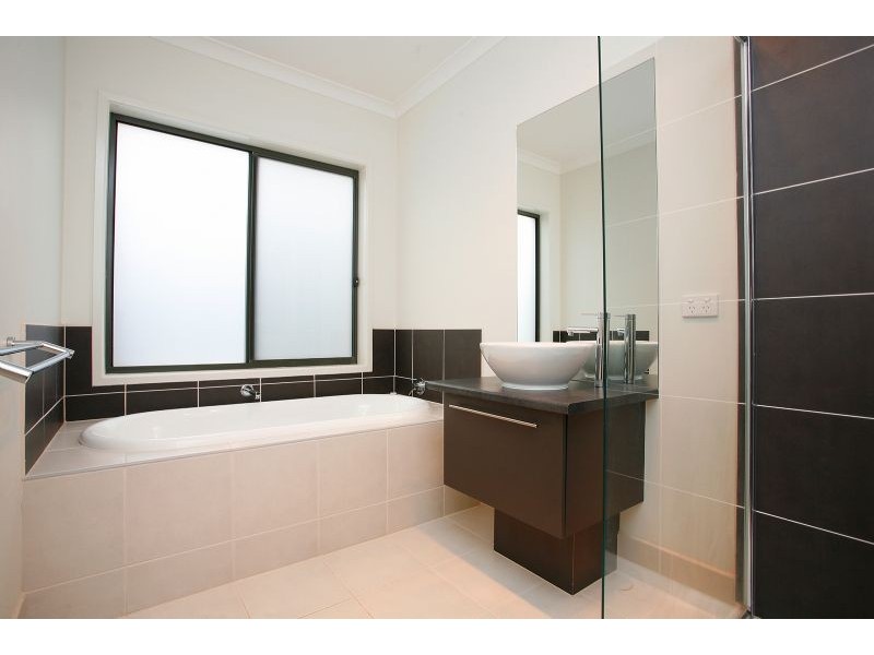 12 Sinclair Green, Derrimut VIC 3030