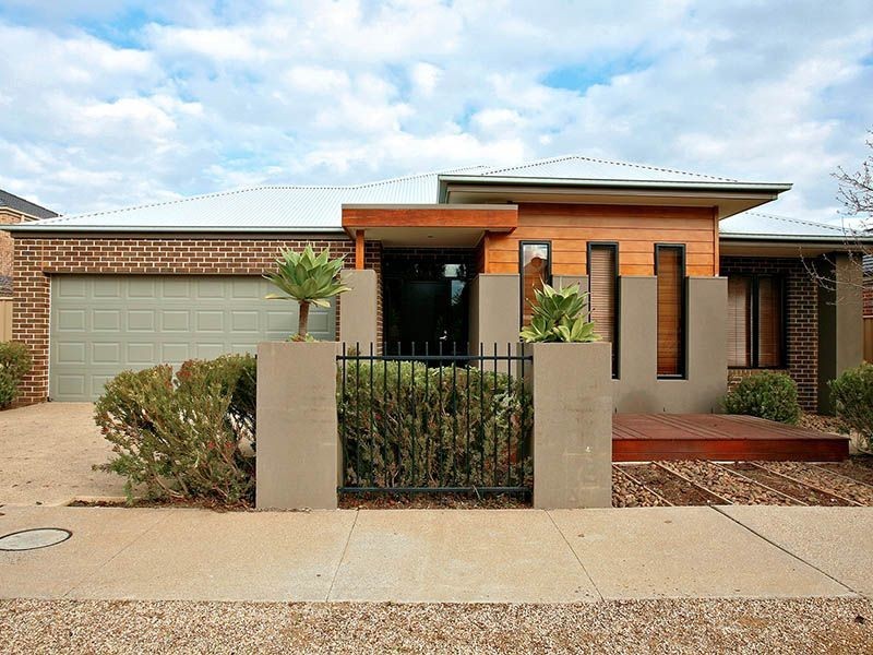 7 Selwyn Close, Caroline Springs VIC 3023