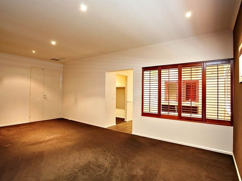 7 Selwyn Close, Caroline Springs VIC 3023