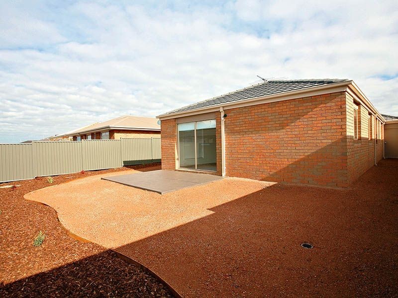 80 Pioneer Drive, Deer Park VIC 3023