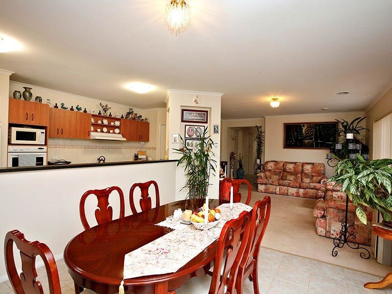 3 McQuillan Way, Burnside VIC 3023