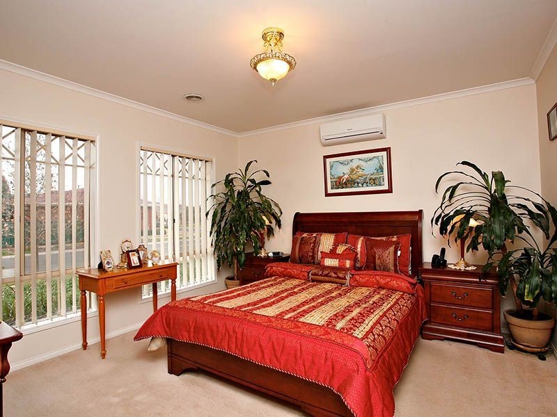 3 McQuillan Way, Burnside VIC 3023