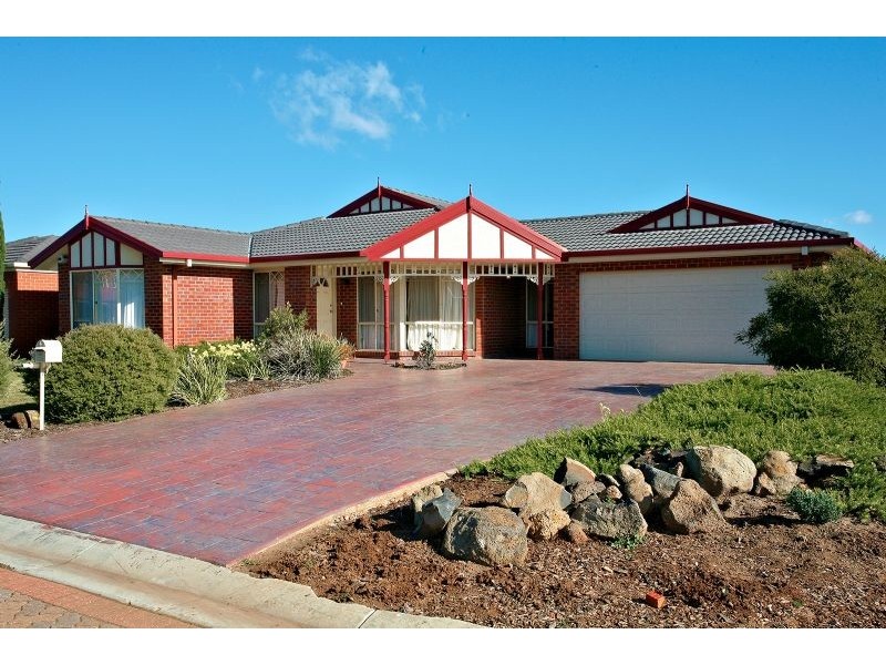 9 Monica Avenue, Caroline Springs VIC 3023